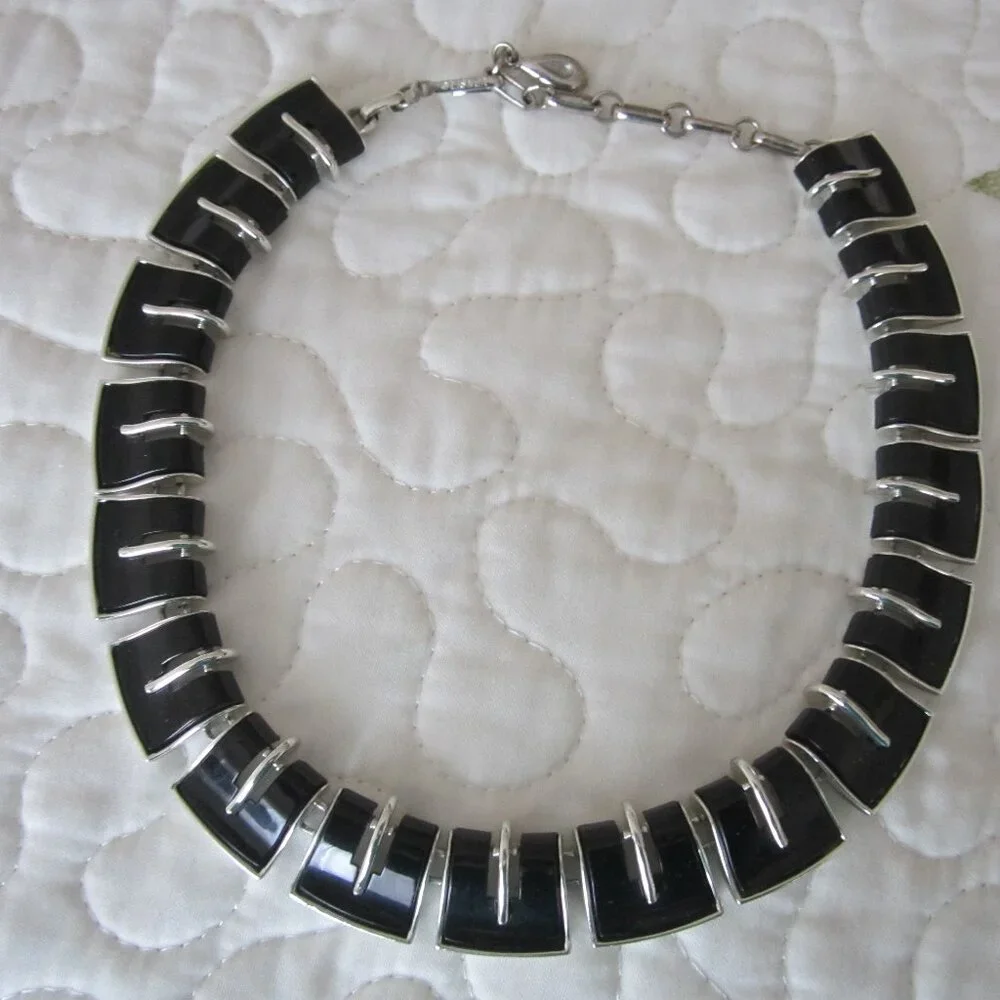 Vintage Lisner Choker Necklace - Silvertone and Black Enamel - Picture 6 of 6
